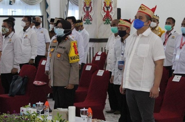 guna-mengetahui-perkembangan-industri-perdaganngan-wakapolda-kalteng-hadiri-musyawarah-provinsi-vii-kamar-dagang-dan-industri-2021-