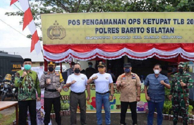 kebijakan-larangan-mudik-lebaran-kapolda-kalteng-tinjau-posko-pam-terpadu-bundaran-sanggu--ypa