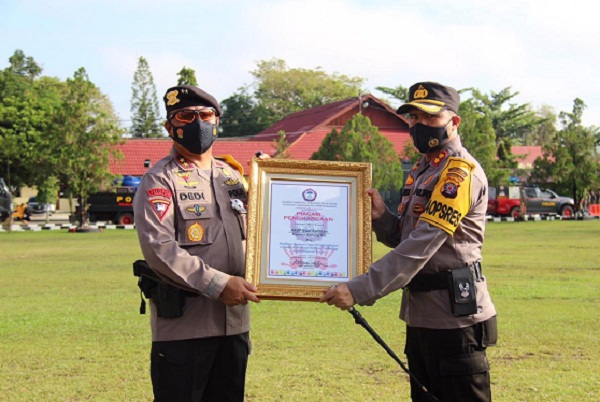 meminimalisir--kebakaran--hutan-kapolda-kalteng-serahkan-20-unit-motor--pemburu-api-ke-polres-jajaran-
