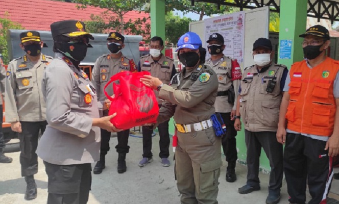 Wakapolda Kalteng Salurkan Bantuan Sosial di Jekan Raya